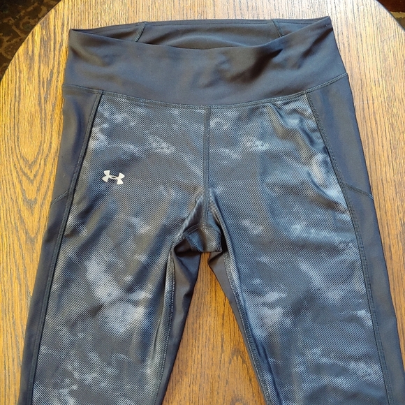 Under Armour Compression Black and Blue Cropped Leggings Size Women's Small - Picture 2 of 10